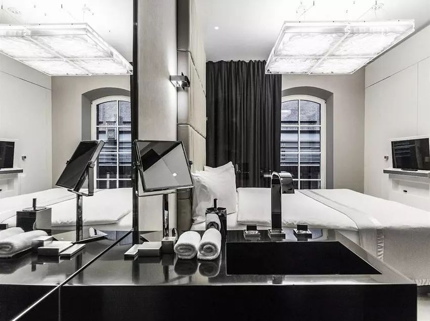 Hotelli Blow Up Hall 5050