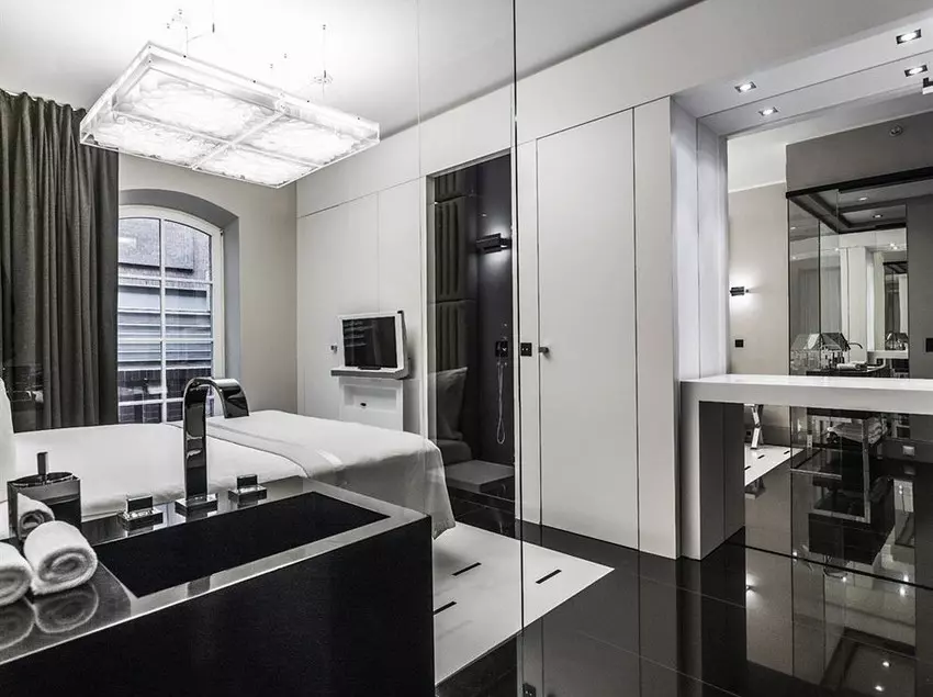 Hotelli Blow Up Hall 5050