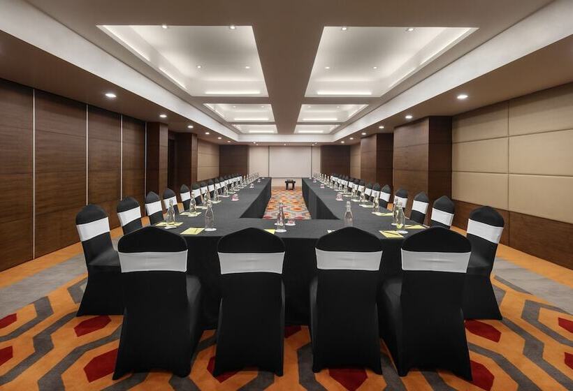 Hotel Golden Tulip Gurgaon Sector 29