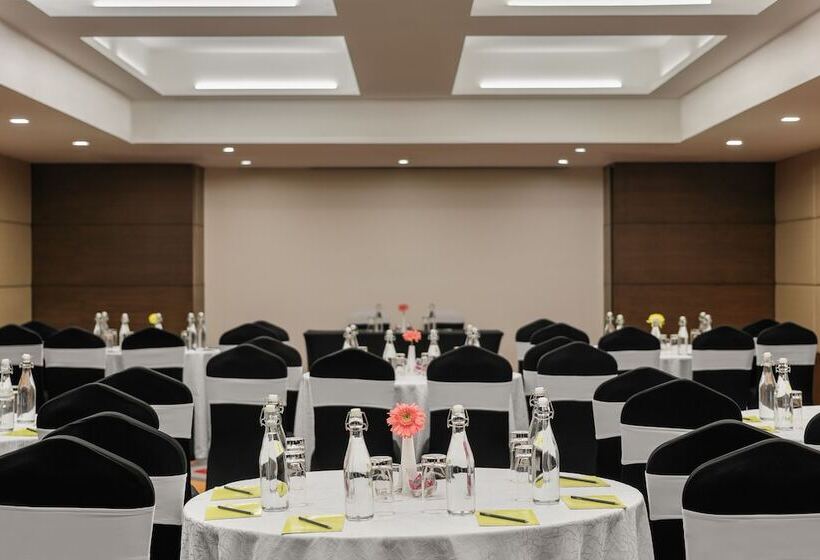 Hotel Golden Tulip Gurgaon Sector 29