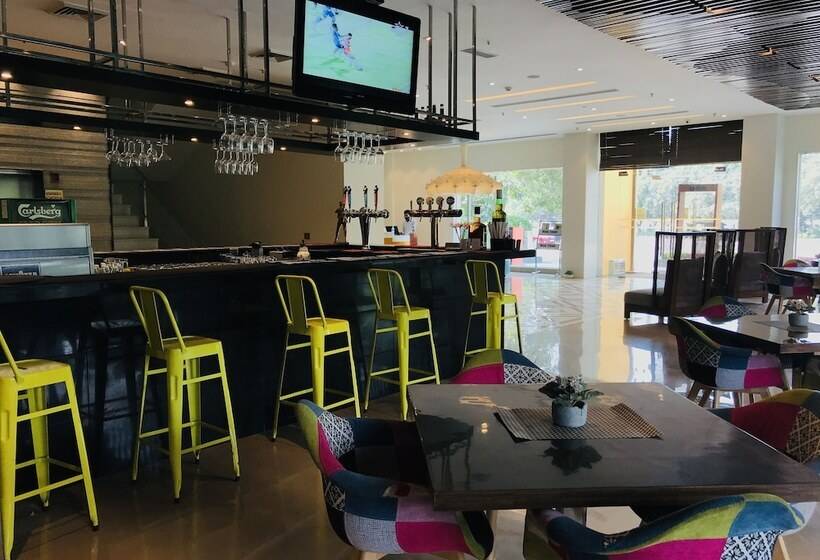 Hotel Golden Tulip Gurgaon Sector 29