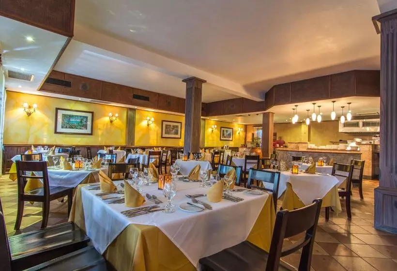 هتل Jewel Paradise Cove Adult Beach Resort & Spa