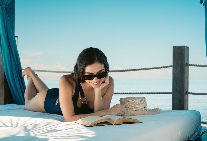 هتل Jewel Paradise Cove Adult Beach Resort & Spa