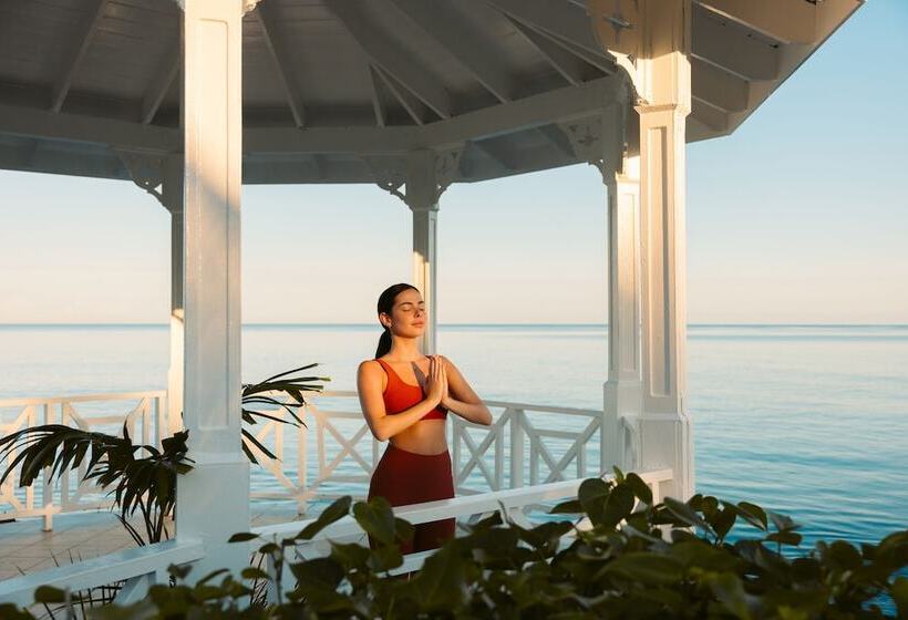 هتل Jewel Paradise Cove Adult Beach Resort & Spa