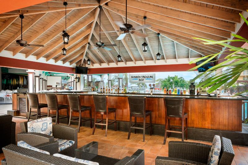 هتل Jewel Paradise Cove Adult Beach Resort & Spa