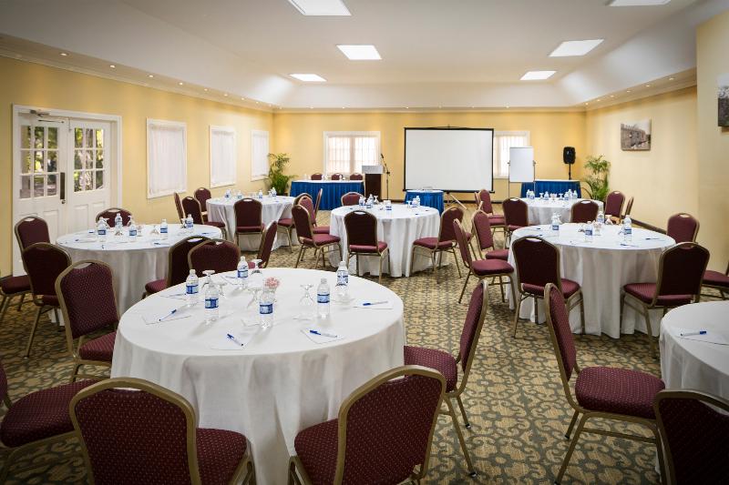 هتل Jewel Paradise Cove Adult Beach Resort & Spa