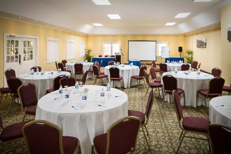 هتل Jewel Paradise Cove Adult Beach Resort & Spa