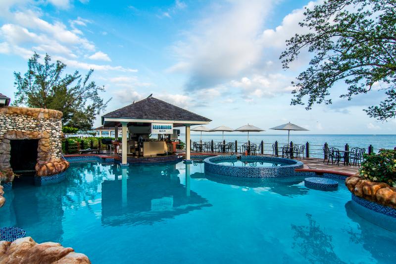 هتل Jewel Paradise Cove Adult Beach Resort & Spa