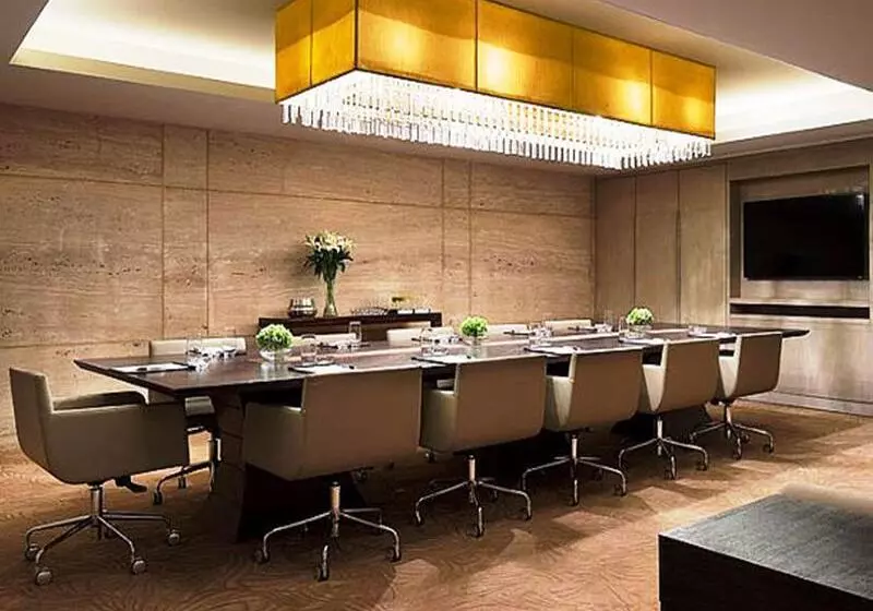 Jw Marriott Hotel New Delhi Aerocity