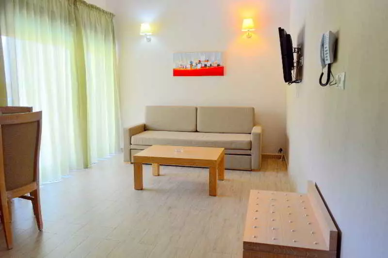 ホテル Mary S Residende Suites