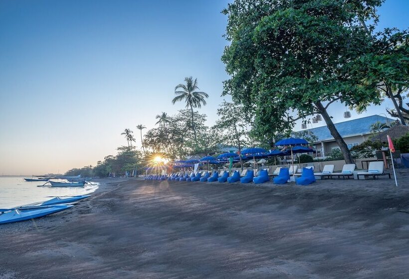 Отель The Lovina