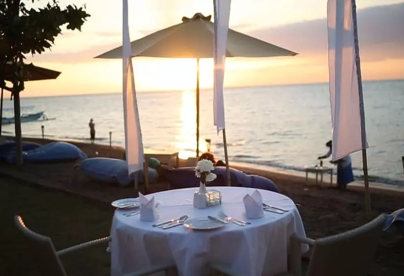 Отель The Lovina