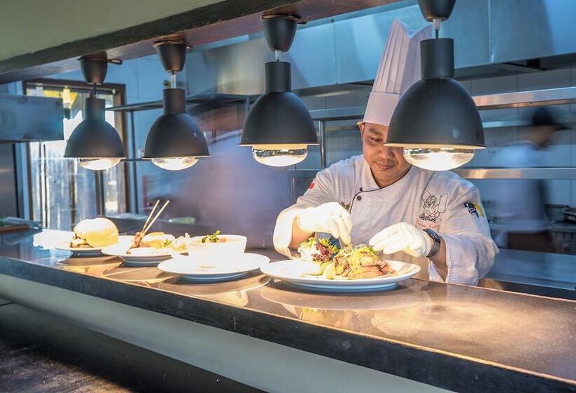 Отель The Lovina