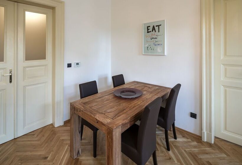 Old Town Dusni Apartments