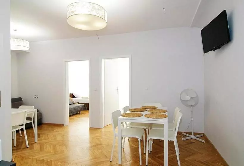 مسافرخانه P&j Apartments Florianska