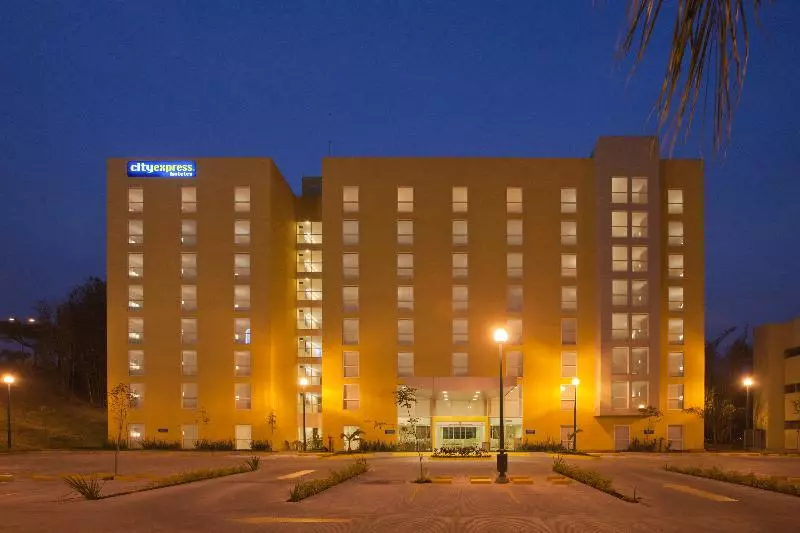 בית מלון כפרי City Express By Marriott Xalapa