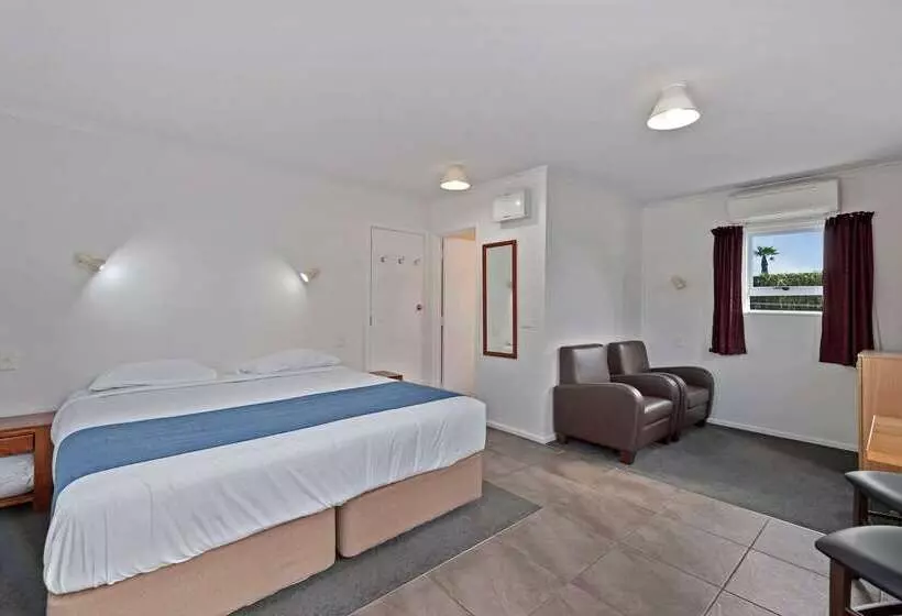 هتل Comfort Inn Westshore Beach