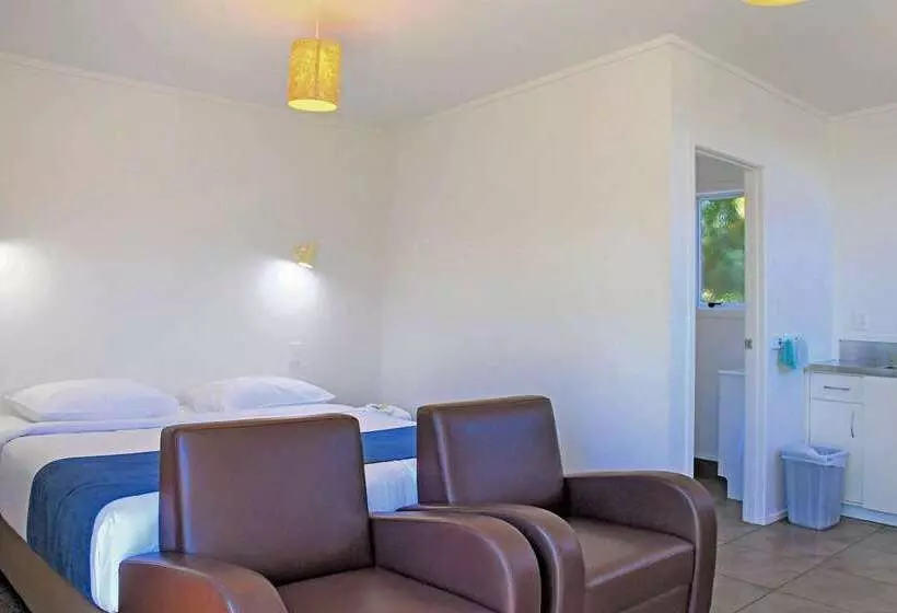 هتل Comfort Inn Westshore Beach