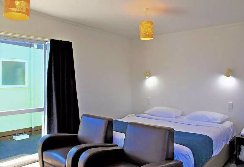 هتل Comfort Inn Westshore Beach