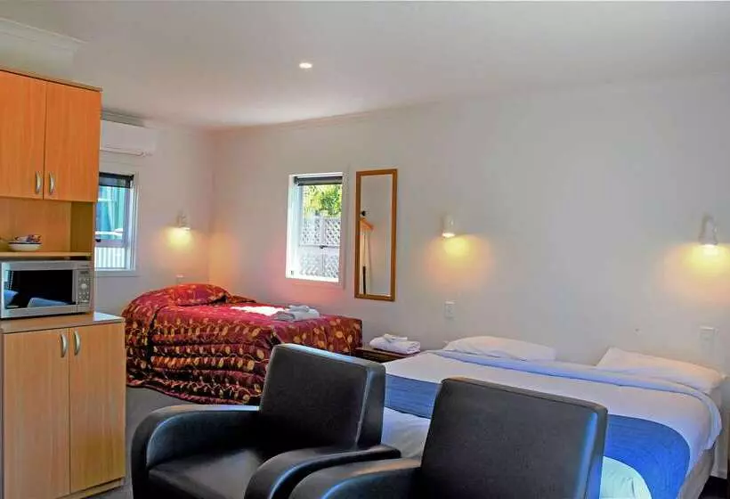 هتل Comfort Inn Westshore Beach