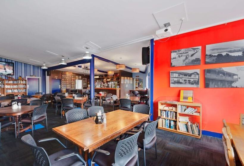 فندق Comfort Inn Westshore Beach