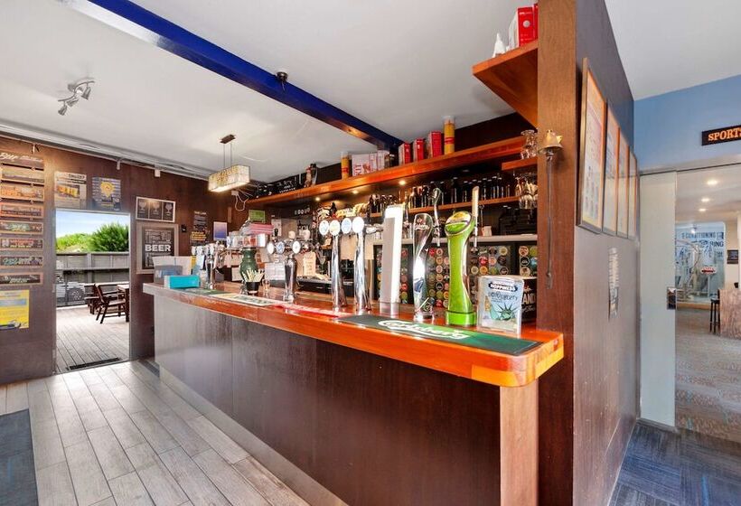 فندق Comfort Inn Westshore Beach