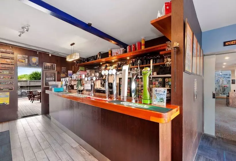 هتل Comfort Inn Westshore Beach