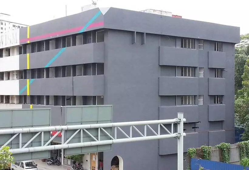 هتل Illuminate Boutique Hostel