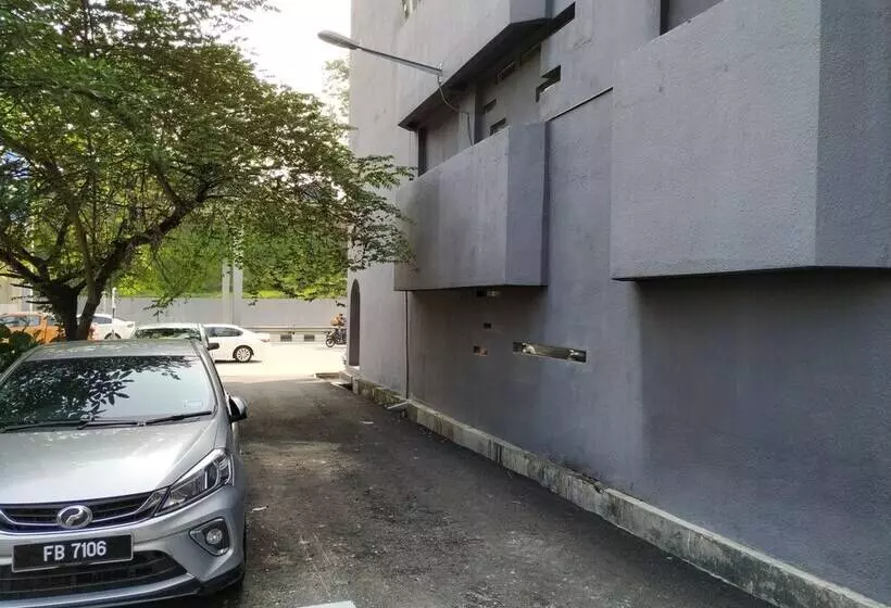 هتل Illuminate Boutique Hostel