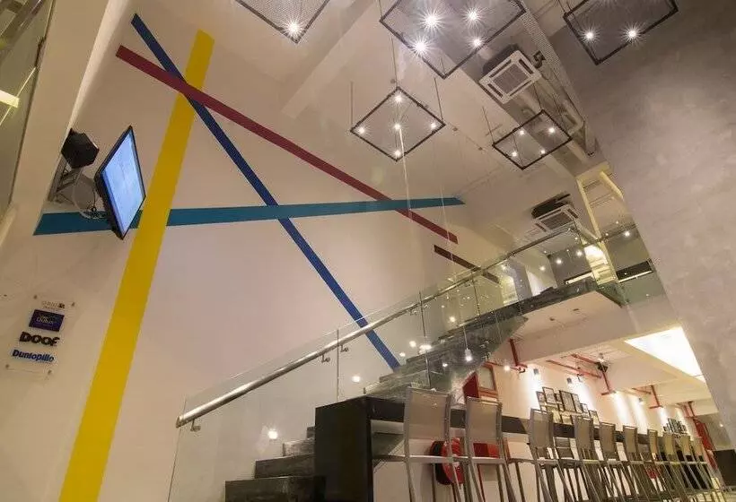 هتل Illuminate Boutique Hostel