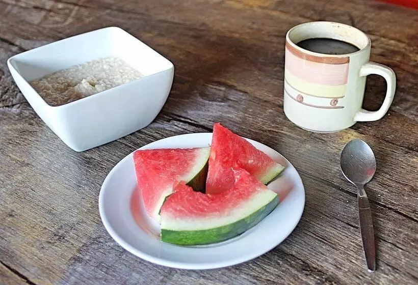 هتل Illuminate Boutique Hostel