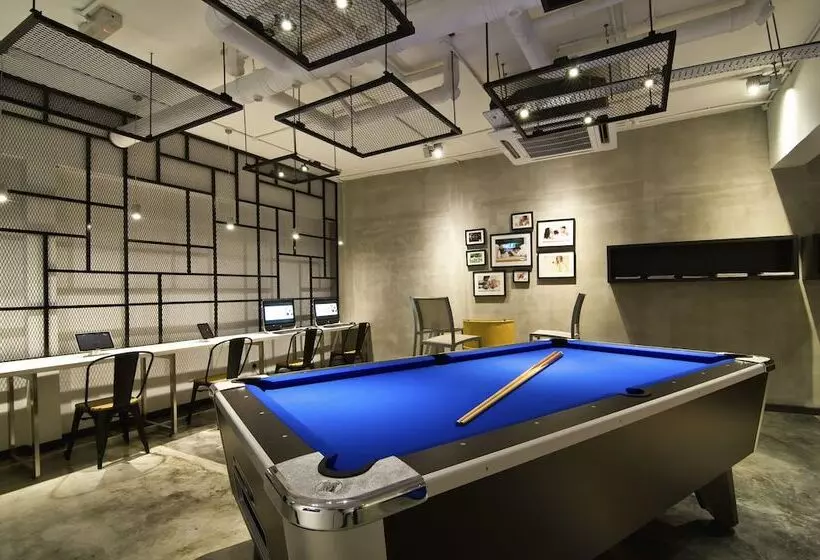 هتل Illuminate Boutique Hostel