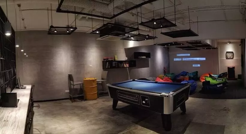 هتل Illuminate Boutique Hostel