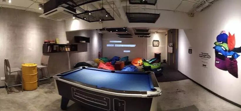 هتل Illuminate Boutique Hostel