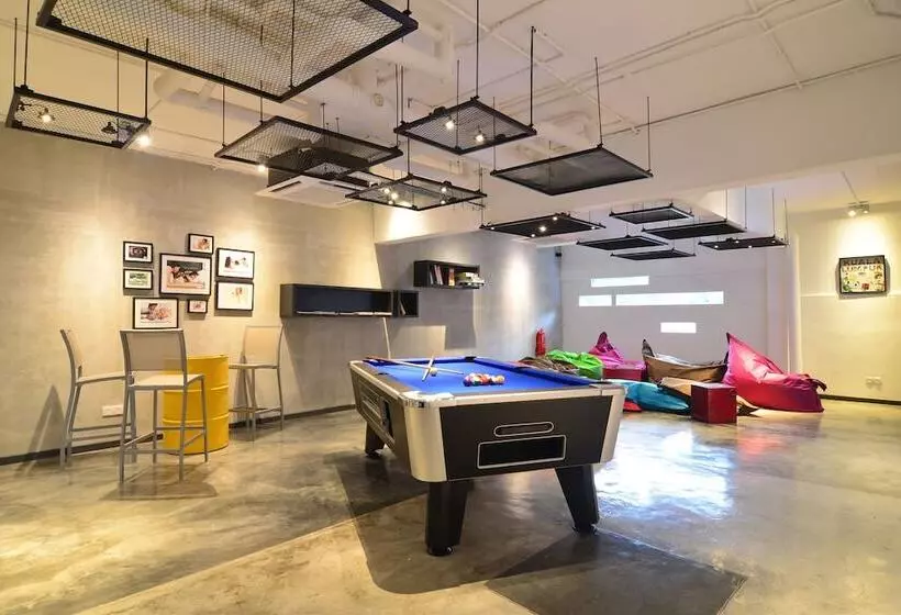 هتل Illuminate Boutique Hostel