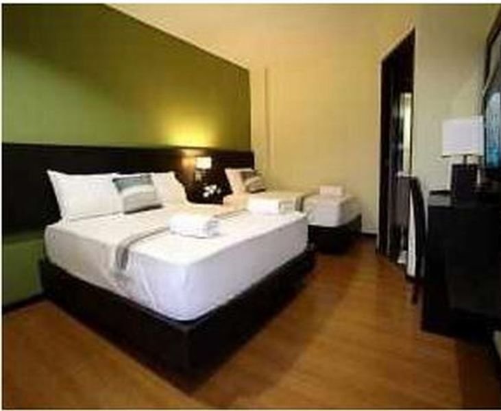 فندق Lorenzzo Suites