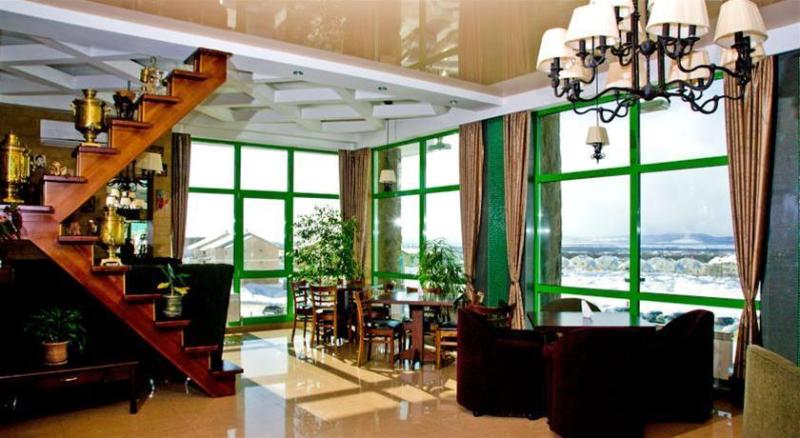 هتل Zemlianichnye Kholmy