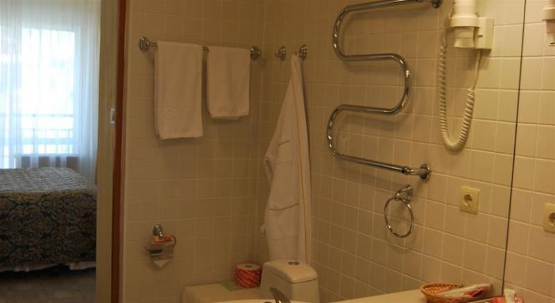 هتل Zemlianichnye Kholmy