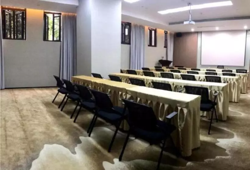 Borrman Hotel Liuzhou Guizhong Avenue Liugao