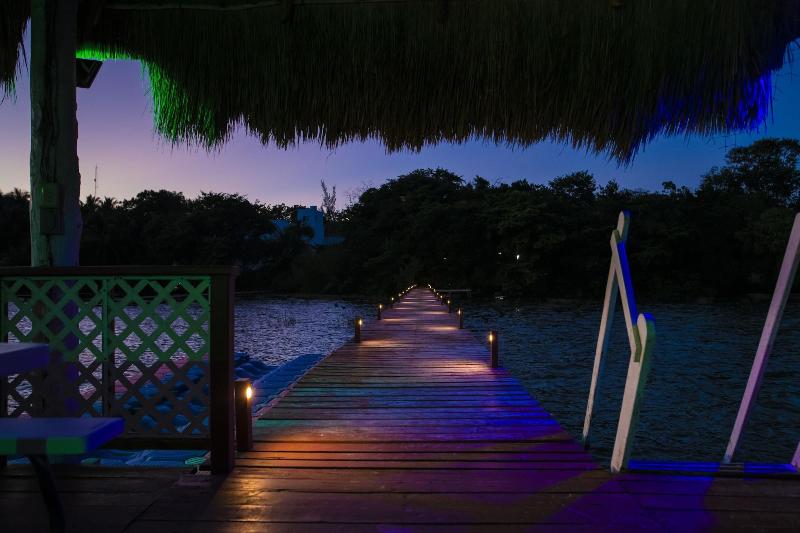 Szálloda Casa Aakal Lagoon Front