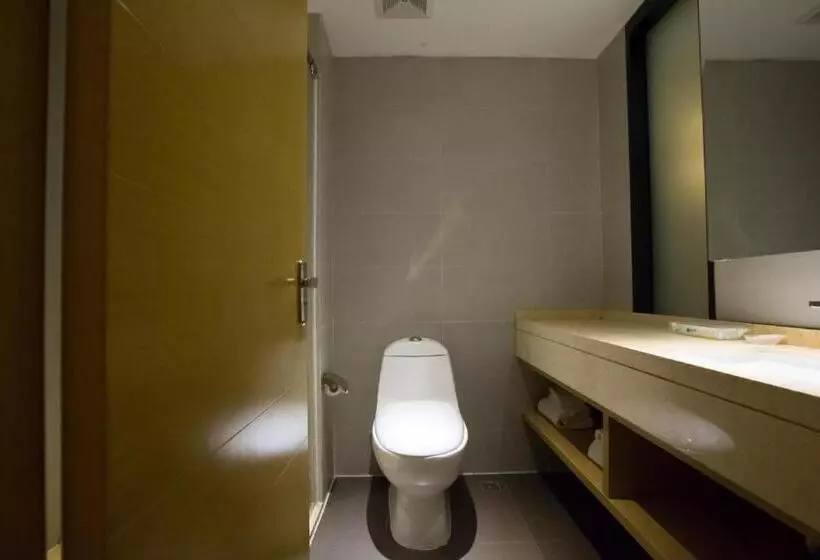 Hotelli City Comfort Inn Zhanjiang Middle Haibin Avenue Wanda Plaza