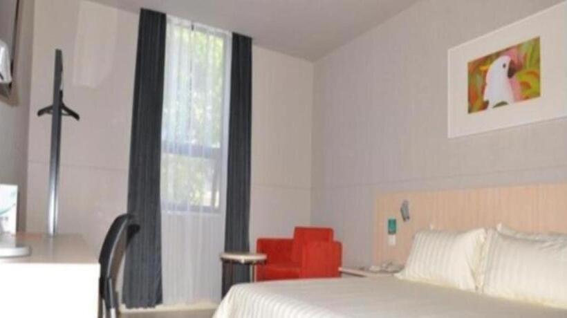 Hotel Jinjiang Inn Danjiangkou Station Road