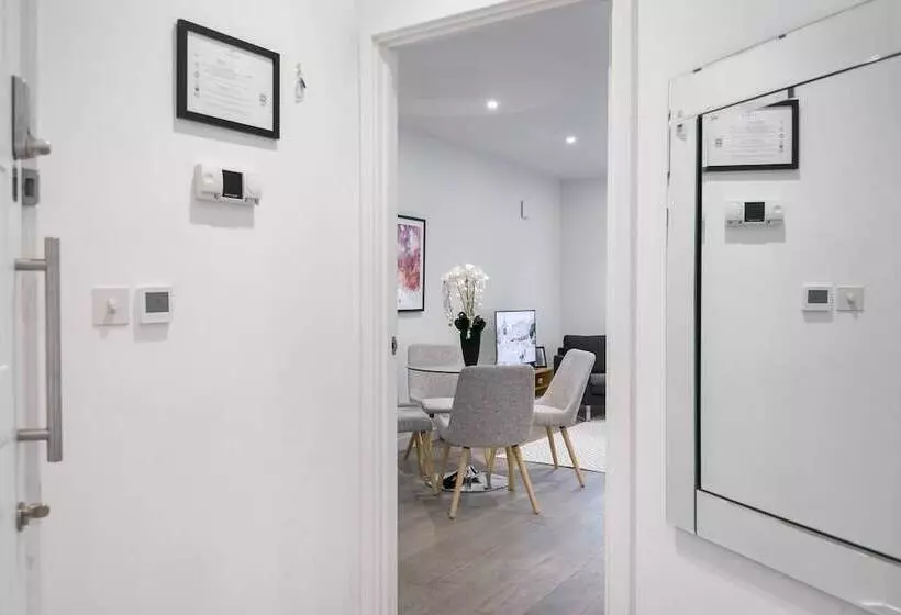 Urban Chic  Rathbone