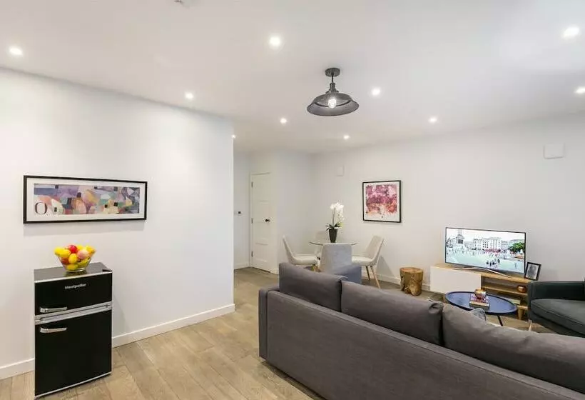 Urban Chic  Rathbone