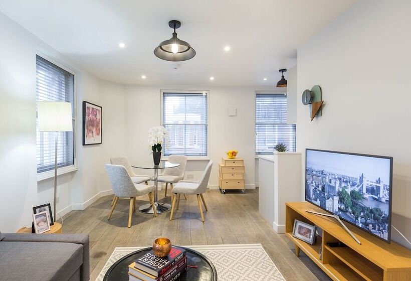 Urban Chic  Rathbone