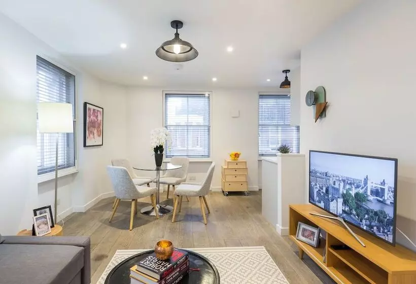 Urban Chic  Rathbone