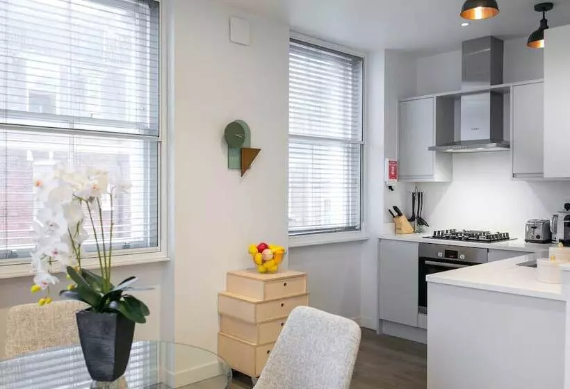 Urban Chic  Rathbone