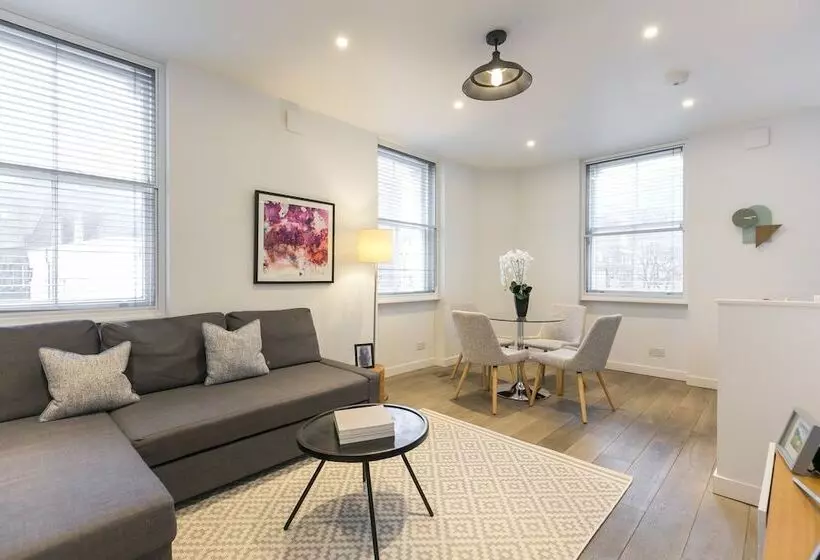 Urban Chic  Rathbone