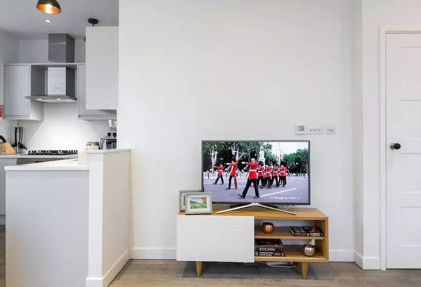 Urban Chic  Rathbone