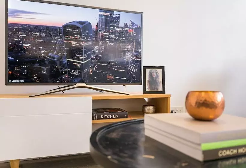 Urban Chic  Rathbone